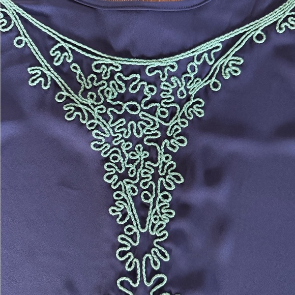 Buttons Women’s Navy Blue Blouse with Green Embroidery Size M - Picture 6 of 8